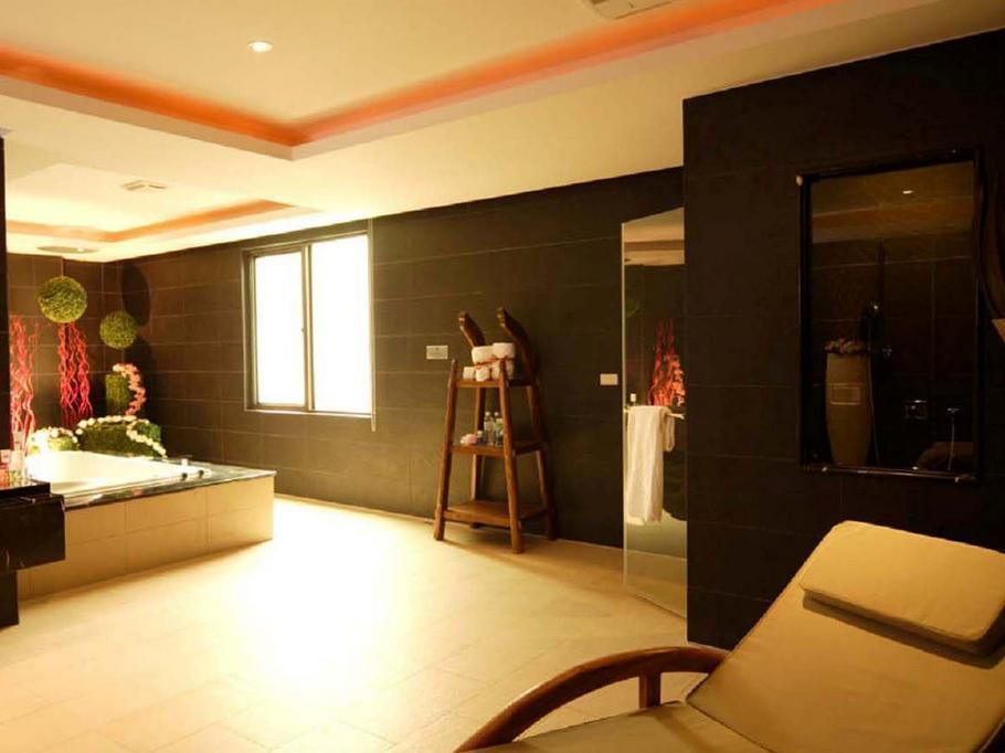 R7 Hotel Каосюн Екстериор снимка