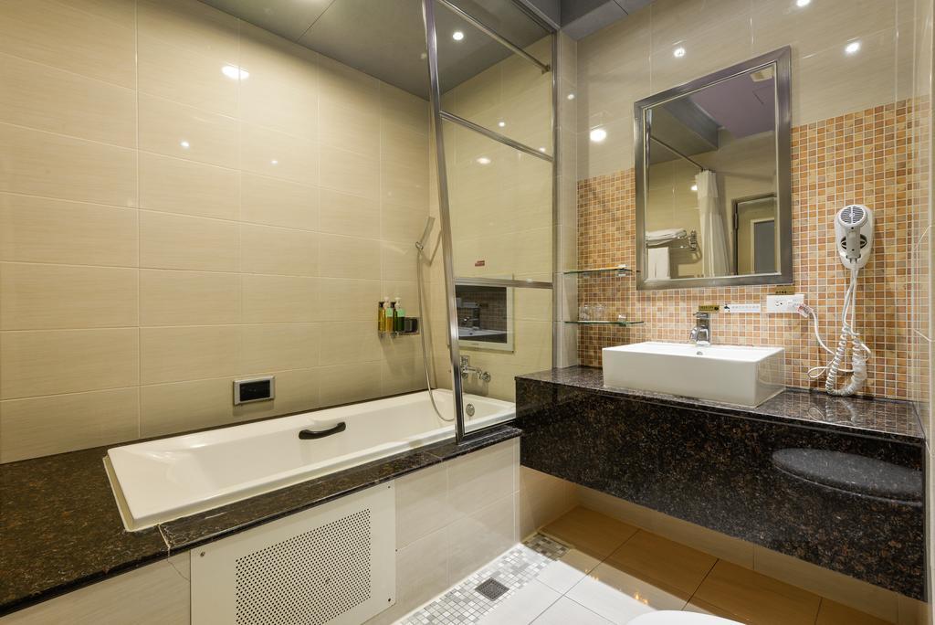 R7 Hotel Каосюн Екстериор снимка