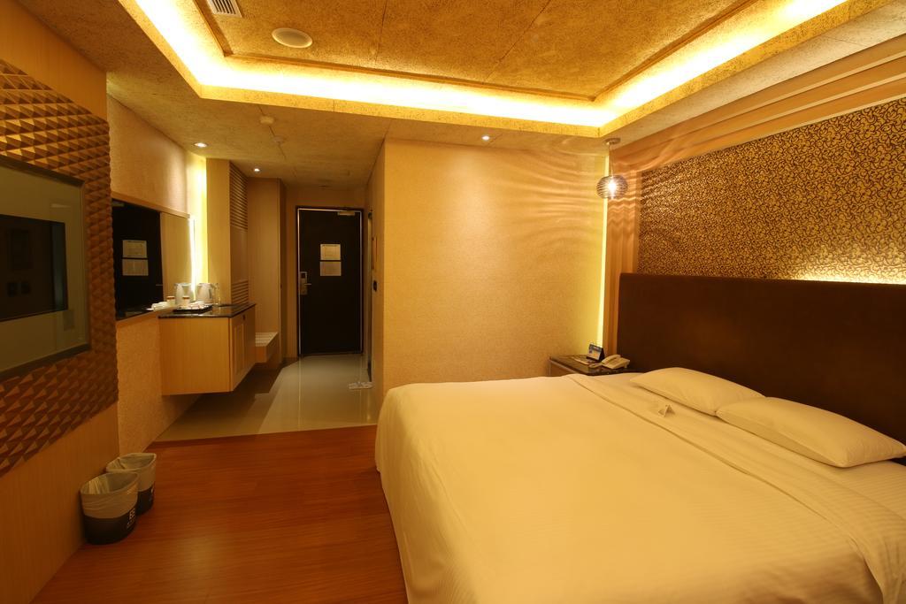 R7 Hotel Каосюн Екстериор снимка