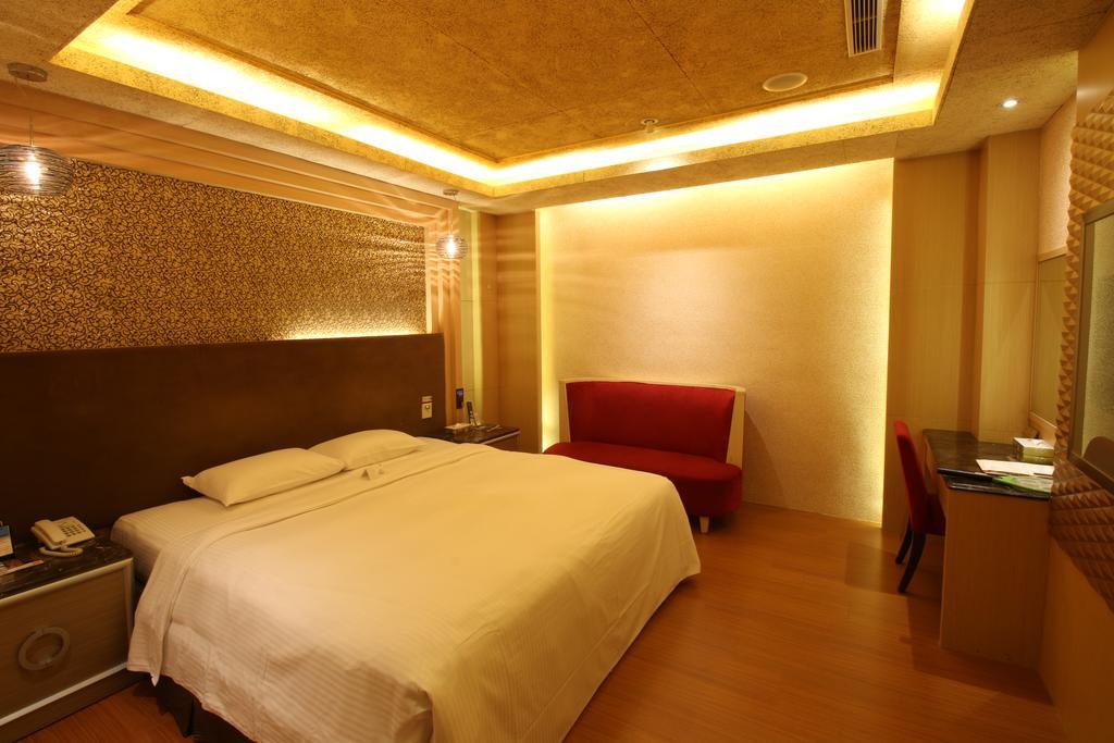 R7 Hotel Каосюн Екстериор снимка