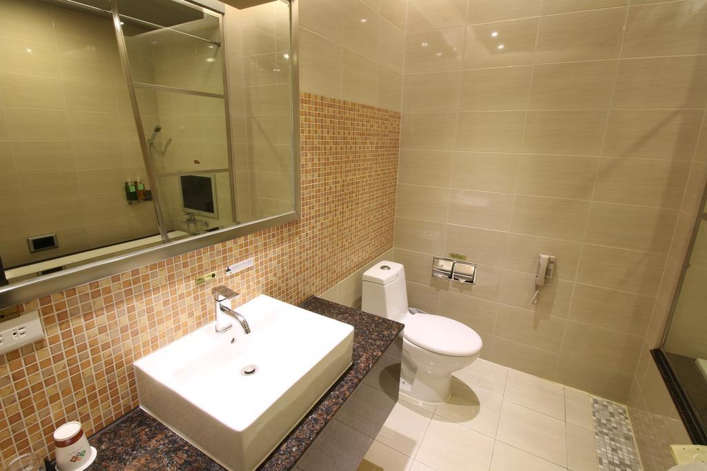 R7 Hotel Каосюн Екстериор снимка