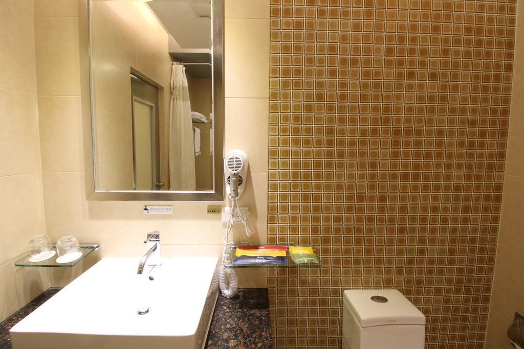 R7 Hotel Каосюн Екстериор снимка