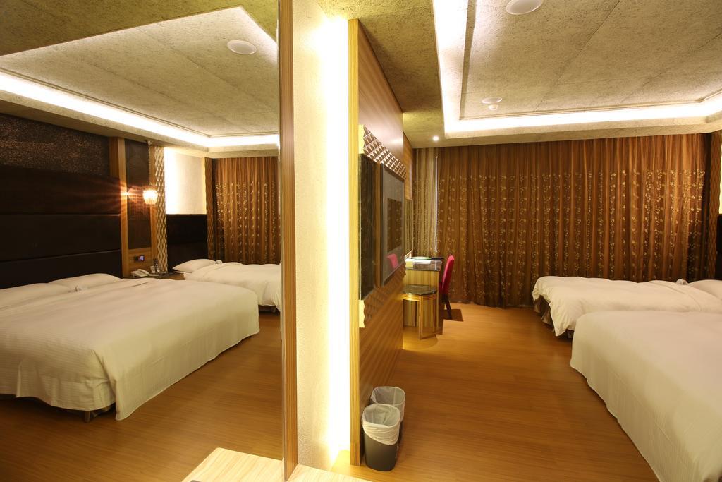 R7 Hotel Каосюн Екстериор снимка