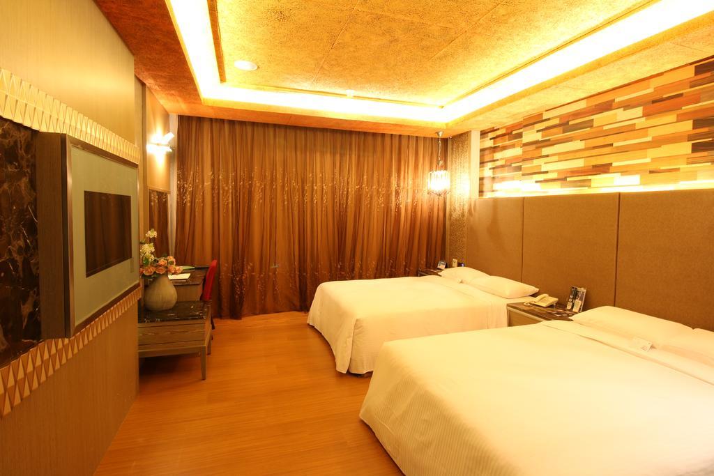 R7 Hotel Каосюн Екстериор снимка