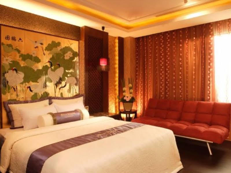 R7 Hotel Каосюн Екстериор снимка