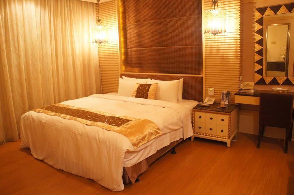 R7 Hotel Каосюн Екстериор снимка