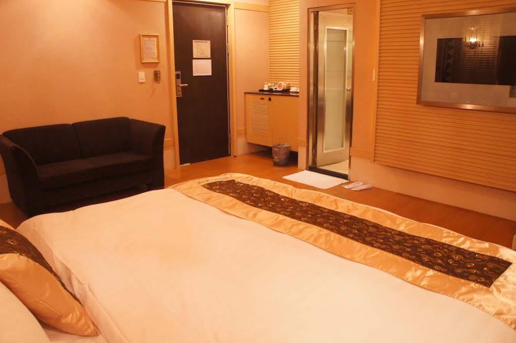 R7 Hotel Каосюн Екстериор снимка