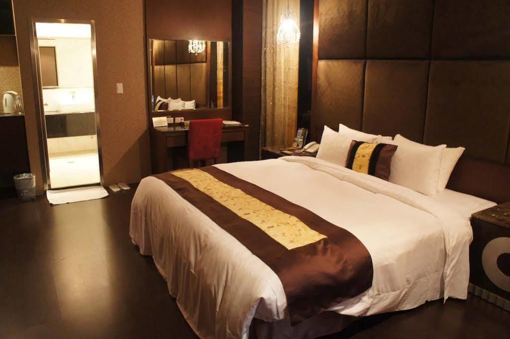 R7 Hotel Каосюн Екстериор снимка