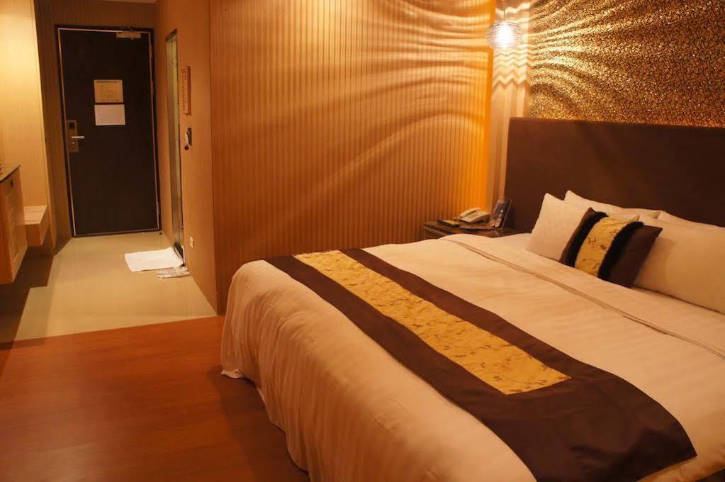 R7 Hotel Каосюн Екстериор снимка