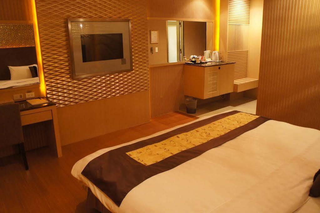 R7 Hotel Каосюн Екстериор снимка