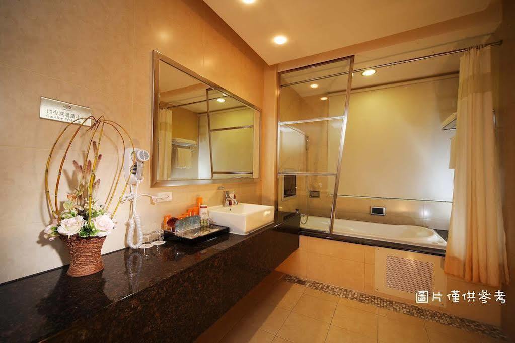 R7 Hotel Каосюн Екстериор снимка